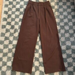 Abercrombie and Fitch Sloane Tailored Pant in Brown Size Medium (8/10)